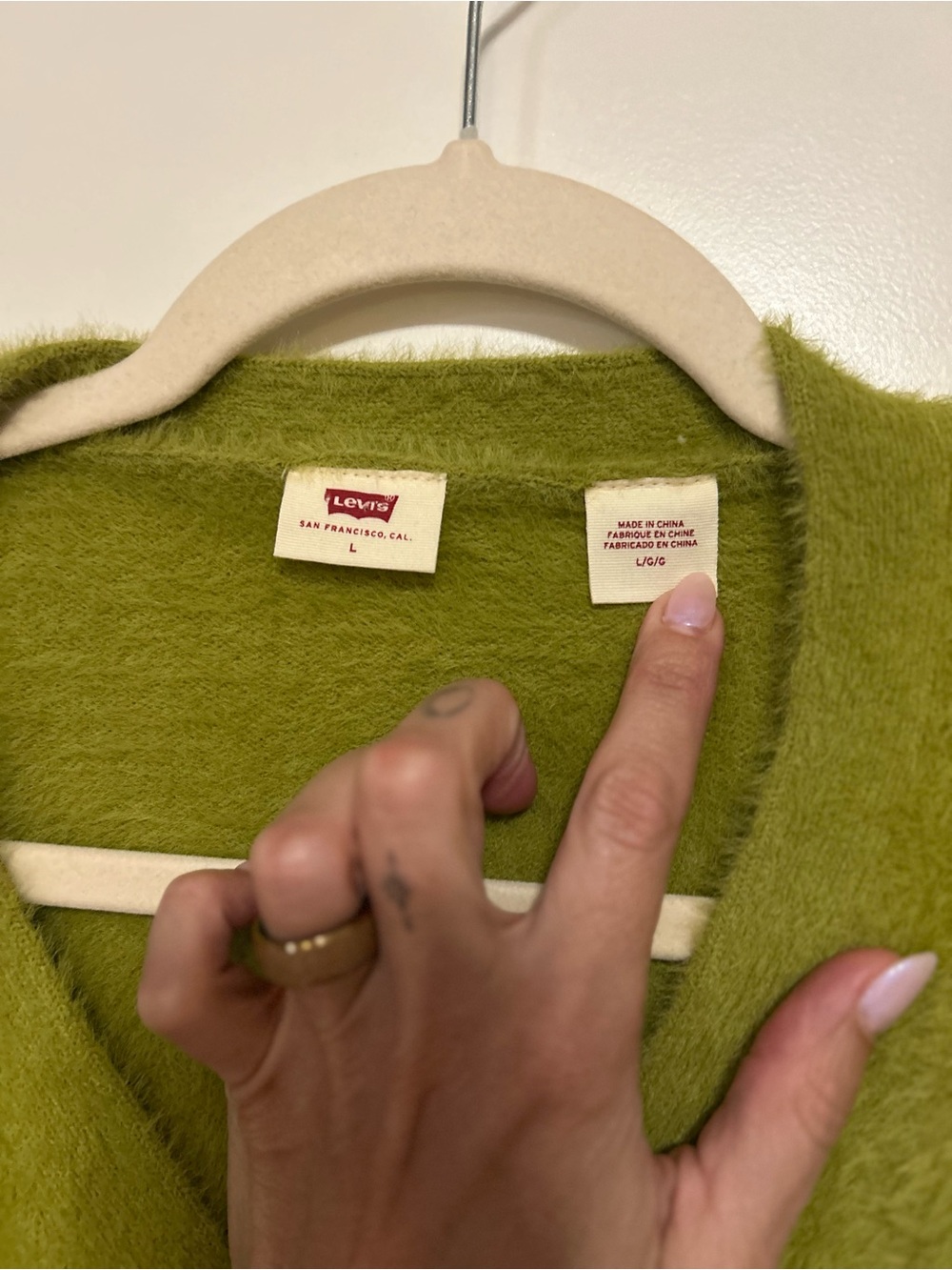 Never worn! 🌼🍋🟩Levi's Lime Green ‘Hippie Days’ Fuzzy V-Neck Cardigan🍋🟩🌼 - Picture 3 of 14